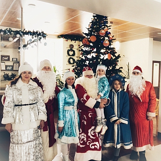 В рамках благотворительной акции «Мандарин» активисты доставили подарки детям. 3