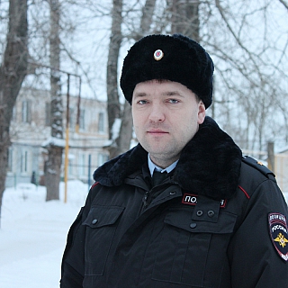 Полицейский с первым разрядом по плаванию 3