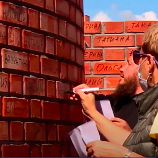 На Бору из именных кирпичей строится храм 2