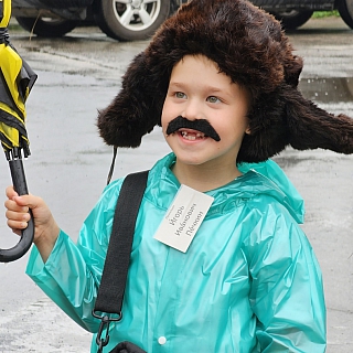 Чебурашка, циркачи и танки прошли по улицам Бора 3