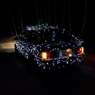 На Бору замечена самая новогодняя машина 3