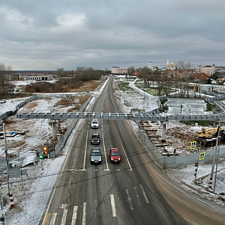 На Бору продолжается монтаж нового пешеходного моста 4