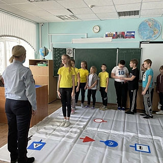 Борские госавтоинспекторы провели военно-патриотическую игру «Зарница» 2