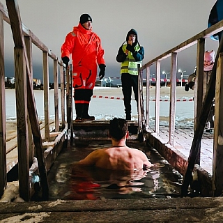 Крещенские купания сильных духом борчан 10