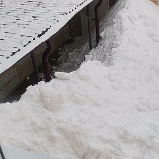 Вход в группу одного из борских садиков был "подзавален" снегом 1