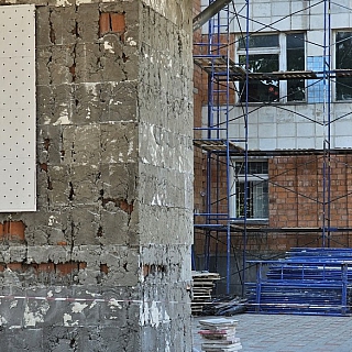 У "Алисы" растут строительные леса 2