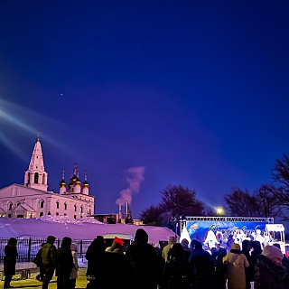 Красиво, но немноголюдно было на Рождество в городе Бор 1