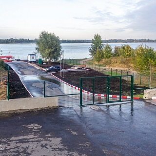 Подход к причалу парома с нижегородской стороны огородили 3