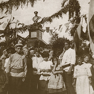 А знаете ли вы, что на рыночной площади на Бору стоял памятник Александру II? 1