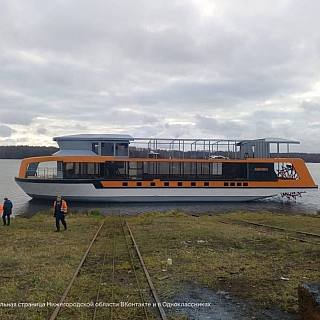 В Нижнем Новгороде спустили на воду судно с современной колёсной системой движения 1