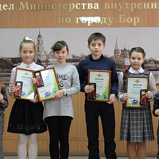 На Бору подведены итоги конкурса рисунка  «Мои родители – сотрудники полиции» 6