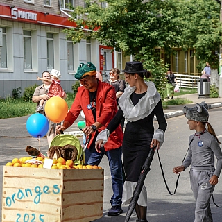 На Бору, по главной улице города, прошёл праздничный парад колясок 3