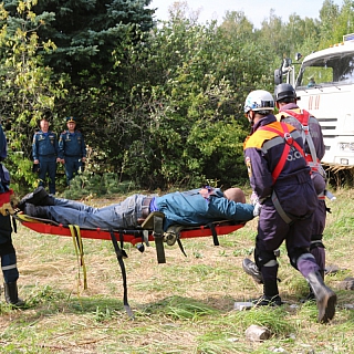 Спасатели извлекли «пострадавших» из рухнувшего самолета: стартовал второй день Всероссийских сборов спасателей на Бору 5