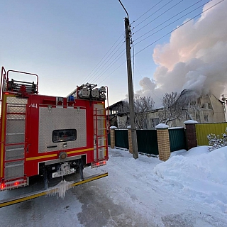 Пожар уничтожил дом в 270 квадратных метров на Бору 1
