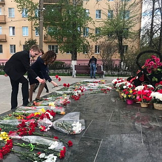 Следователи СК поздравили ветерана Великой Отечественной войны и возложили цветы к мемориалу «Вечный Огонь» 2