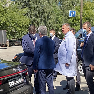 Глеб Никитин и митрополит Нижегородский и Арзамасский Георгий вручили награды борским медикам 5