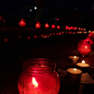 Сотни свеч зажгли на Бору в память о павших на войне 2