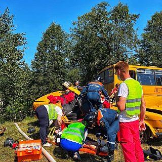 Сценарий крупной дорожной аварии отработали на учениях на Бору 5