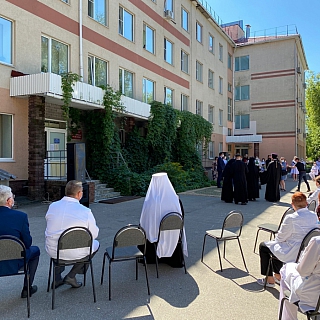 Глеб Никитин и митрополит Нижегородский и Арзамасский Георгий вручили награды борским медикам 3