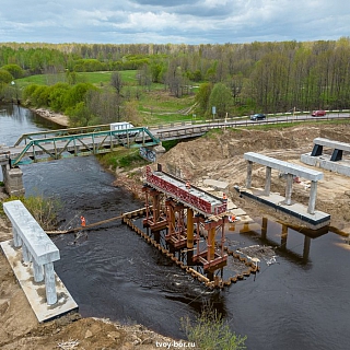 Быстро строится первый в России алюминиевый автомобильный мост через реку Линда 3