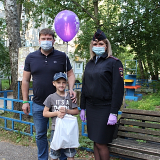 Сотрудники полиции и Общественный совет  поздравили школьников с началом учебного года 1