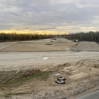 К ноябрю 2021 года должно завершиться строительство новой дороги в центре Бора 2