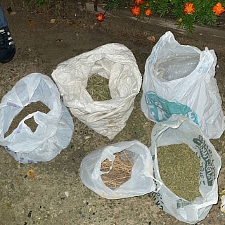 На Бору задержали мужчину с мешочками наркотиков 3