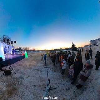 Красиво, но немноголюдно было на Рождество в городе Бор 2