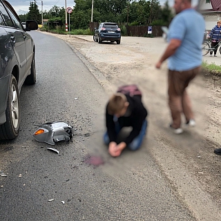 Мотоциклист врезался в Лексус на Бору 1