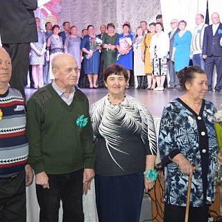 Свадебных юбиляров поздравляли в КЦ «Теплоход» 24 ноября 9