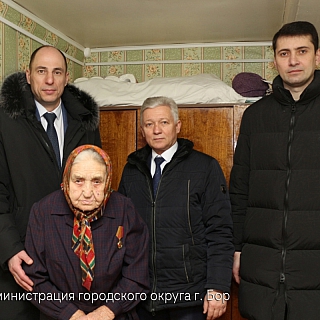 Столетней борчанке вручили медаль 1