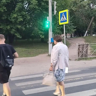 Небольшое, но важное обновление на пешеходных переходах у "Кварца" и стадиона "Спартак"! 2