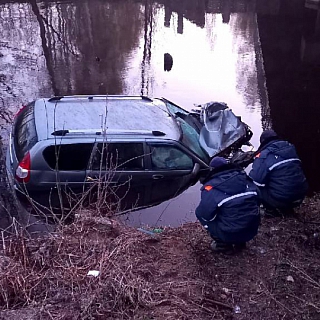 Автомобиль упал с моста в Борском районе 3