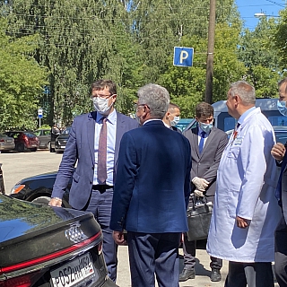 Глеб Никитин и митрополит Нижегородский и Арзамасский Георгий вручили награды борским медикам 4