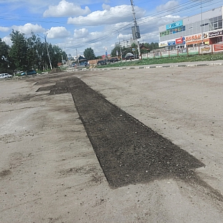 Парковку в центре Бора обновят, а лужа остается 3