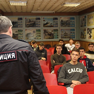 Борские полицейские провели беседу с будущими военнослужащими 1