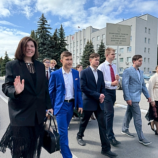 Парад выпускников прошел на Бору 6