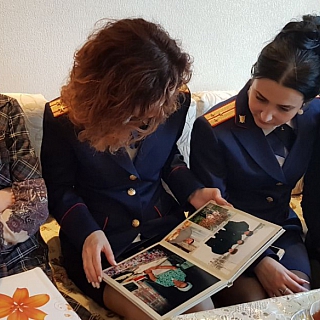 Следователи СК поздравили ветерана Великой Отечественной войны и возложили цветы к мемориалу «Вечный Огонь» 1