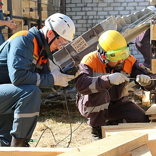 Рухнувший дом, поиск и спасение людей из-под завалов: завершился первый день Всероссийских сборов спасателей на Бору 6