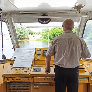 Речной кораблик вернулся на Бор 1