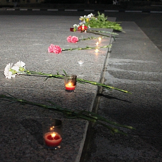 На Бору полицейские присоединились к акции свеча памяти 6