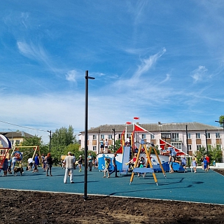 В Октябрьском открылся новый сквер 1