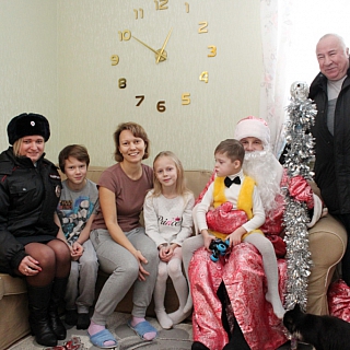 Борские полицейские и общественники  присоединились к новогодней акции «Мандарин» 5