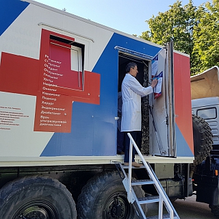 Никитин поблагодарил работающих на “Поездах здоровья” специалистов 2