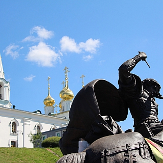 Сегодня утром на Бор была доставлена скульптура Георгия Победоносца 1