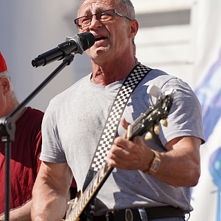 Центр Бора утонул в цветах 9