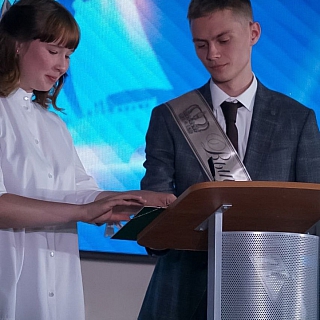 Борских выпускников наградили золотыми медалями 1