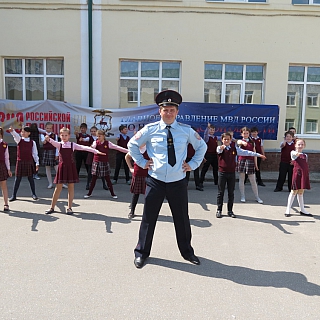 Борские полицейские присоединились к всероссийской акции  «Зарядка со стражем порядка» 2