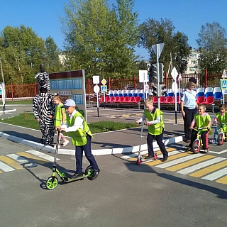 На Бору сотрудники ГИБДД провели квест по безопасности дорожного движения 2