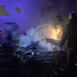 Ночью в Рекшино сгорел дачный домик 3